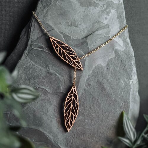 Collier en bois Ekinox en forme de feuille