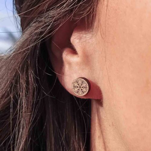 Clous d'oreilles en bois flocons de neige