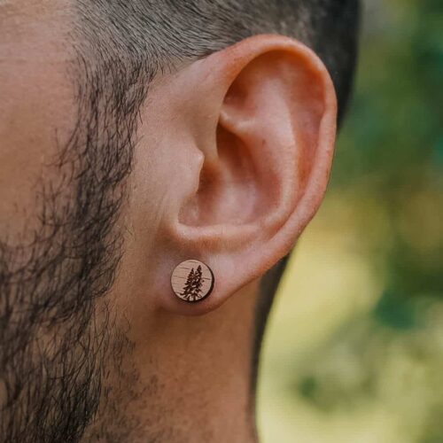 Clous d'oreilles en bois inspirées de motifs de sapins