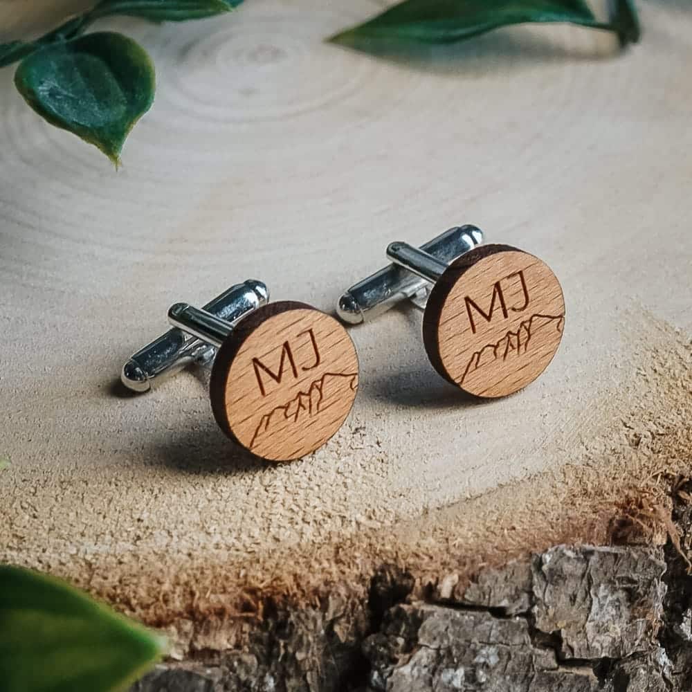 Boutons de manchettes en bois personnalisés pour un mariage