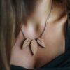 Collier en bois Foglia avec chainette argentée