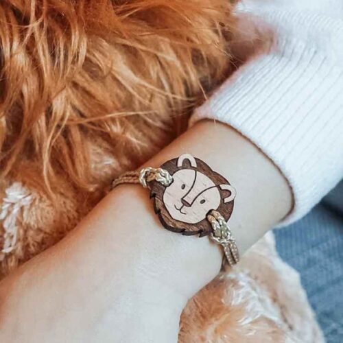 Bracelet en bois lion pour enfant