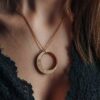 Collier-en-bois-luna-or-2 Collier en bois lune et mandala