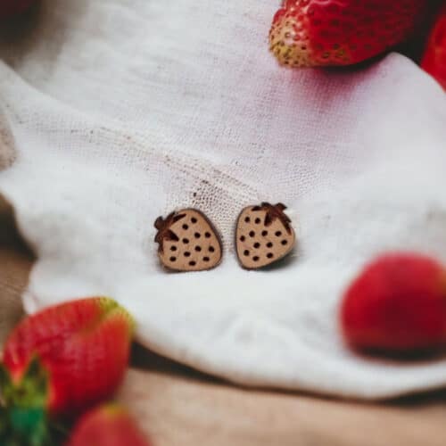 Clous d'oreilles en bois Fraises