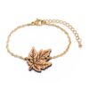 Bracelet en bois suisse au design de feuille d'érable