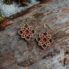 Boucles d'oreilles en bois Primavera terracotta au motif floral