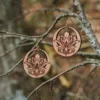 Boucles-oreilles-en-bois-amaryn-2 Boucles d'oreilles en bois Amaryn au design floral