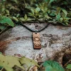 Collier-en-bois-homme-sunny-4 Collier en bois suisse pour homme Sunny, paysage montagneux