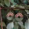 Boucles d'oreilles en bois suisse et plastique recyclé vert olive Sundala