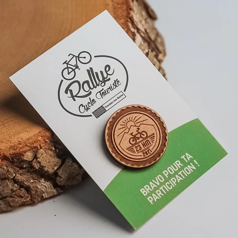 Badge et pins en bois personnalisés pour évènement sportif