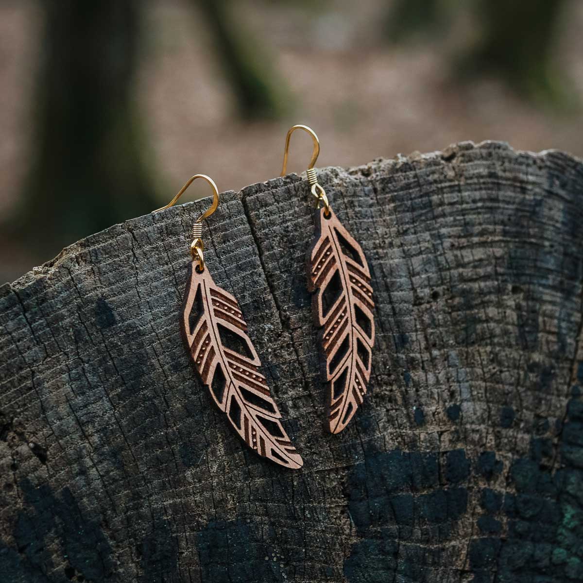 Boucles-oreilles-en-bois-piuma-brut.jpg Boucles d'oreilles en bois Piuma