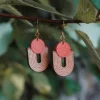 Boucles-oreilles-en-bois-upsylon-terracotta.webp Boucles d'oreilles en bois Upsylon