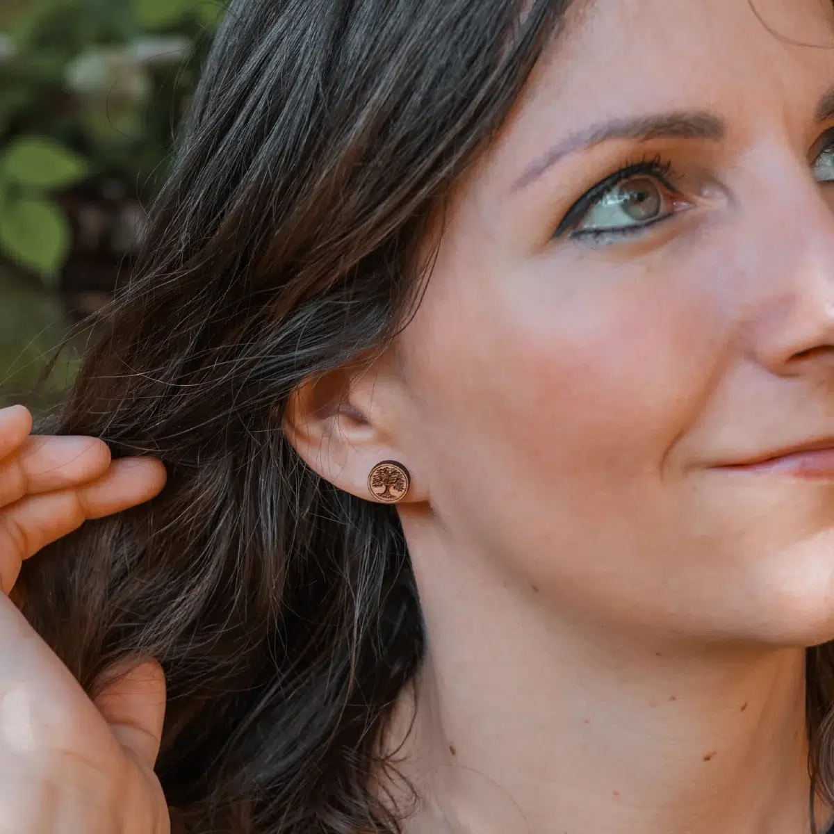 Clous-oreilles-en-bois-arbre-de-vie-4.webp Clous d'oreilles en bois Arbre de vie