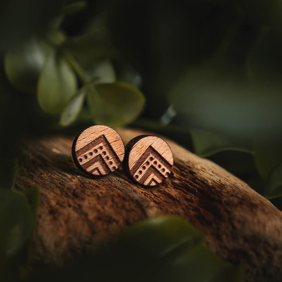 Clous-oreilles-indyana-e1678658108156.jpg Clous d'oreilles en bois Indyana