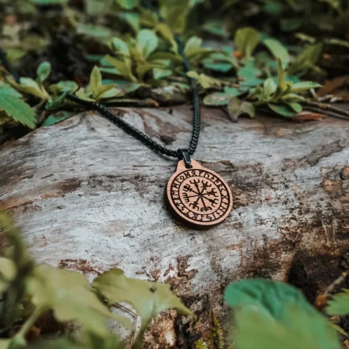 Collier en bois Viking Vegvisir