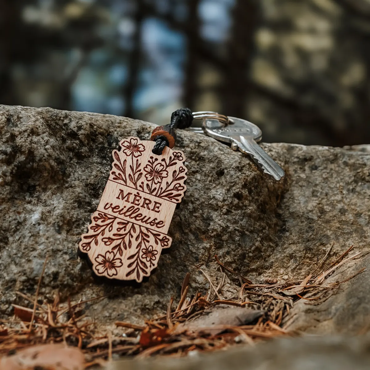 Porte-cles-en-bois-fete-des-meres-1.webp Porte-clés en bois Mère veilleuse