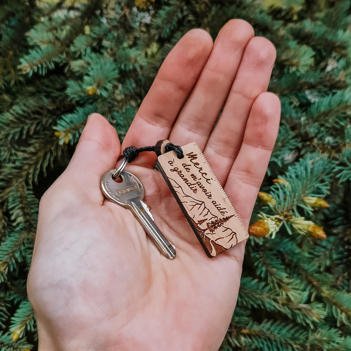 Porte-cles-en-bois-merci-maitresse-3.jpg Porte-clés en bois Merci maîtresse