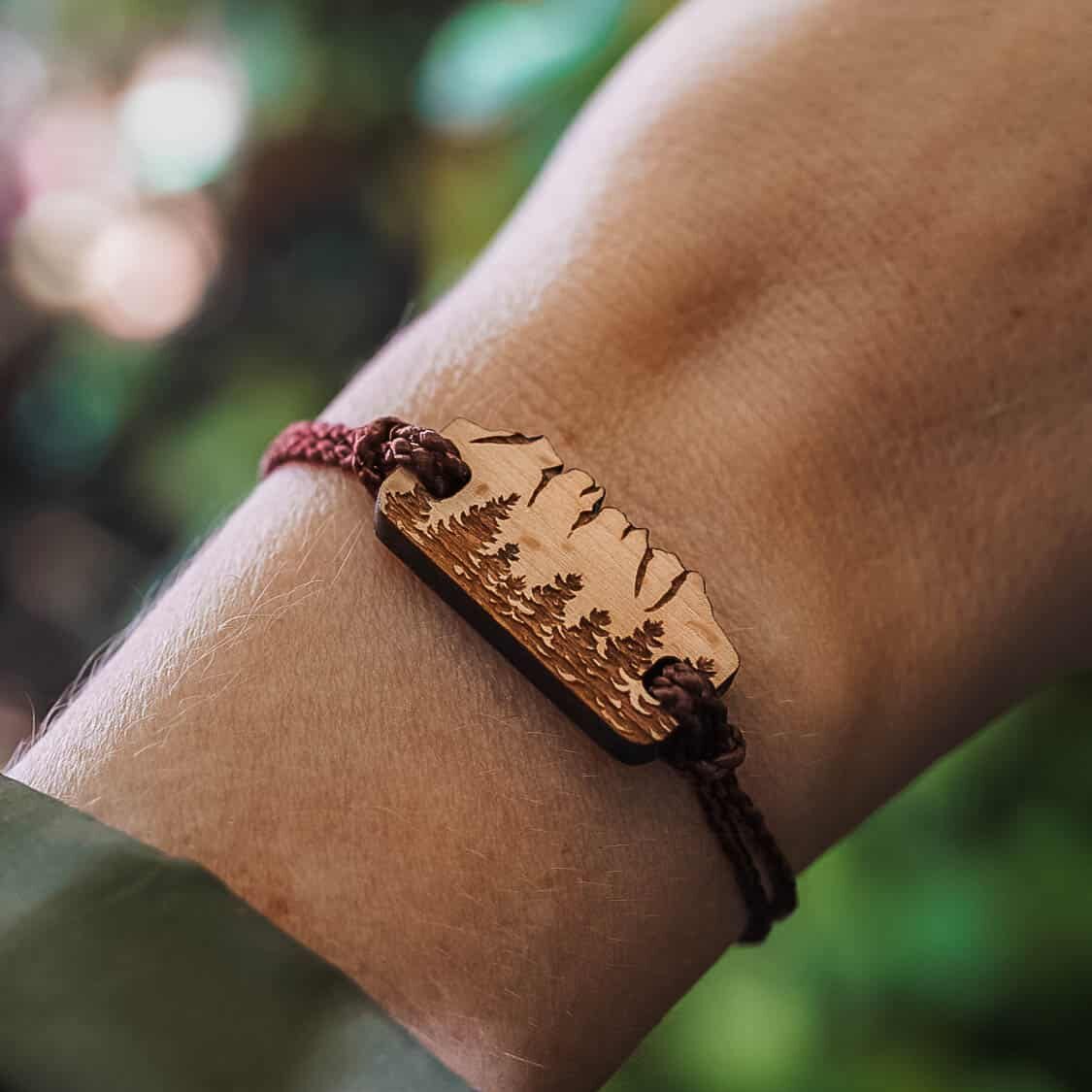 bracelet-en-bois-dents-du-midi-1-e1681239977267.jpg Bracelet en bois 7 Peaks