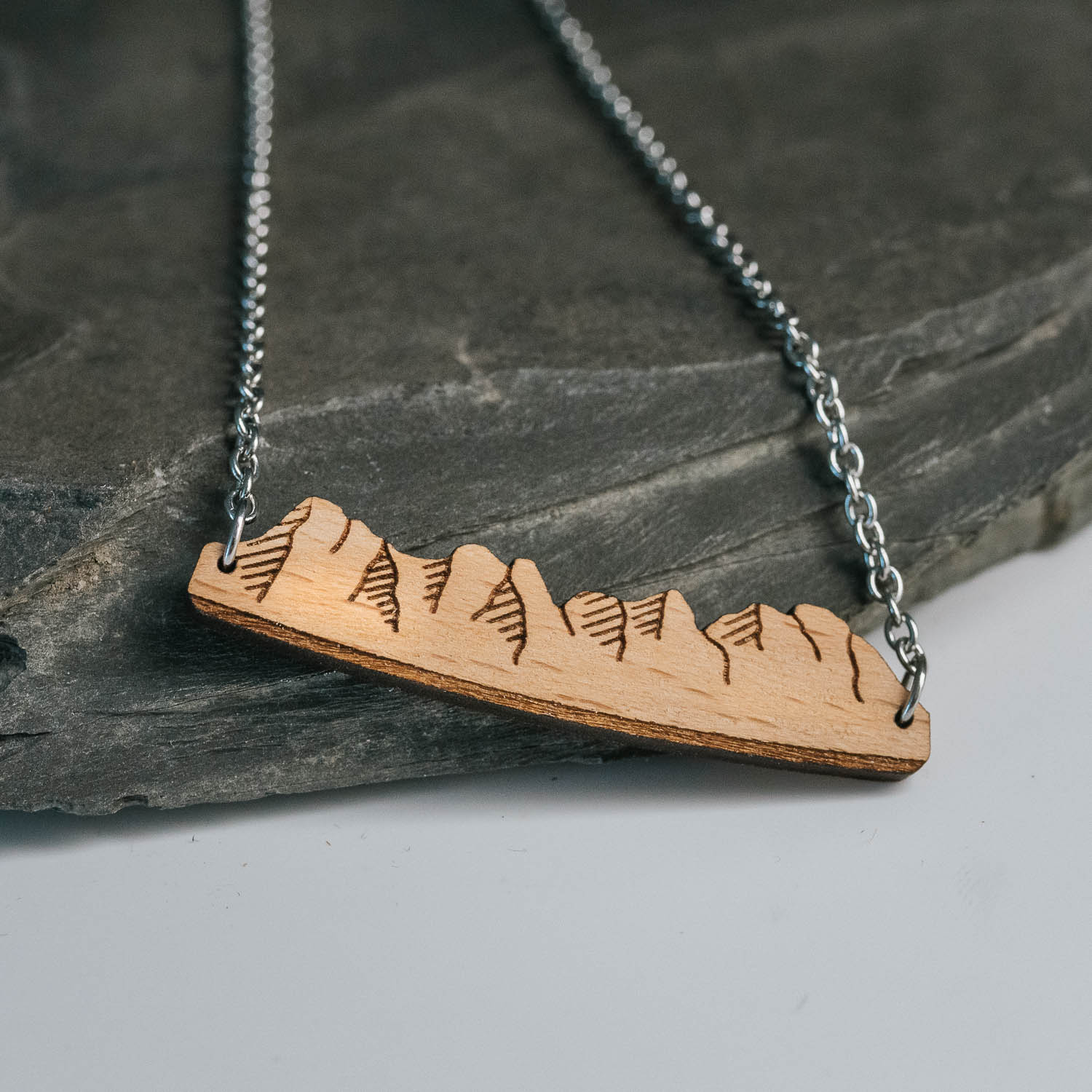 Collier en bois Peaks